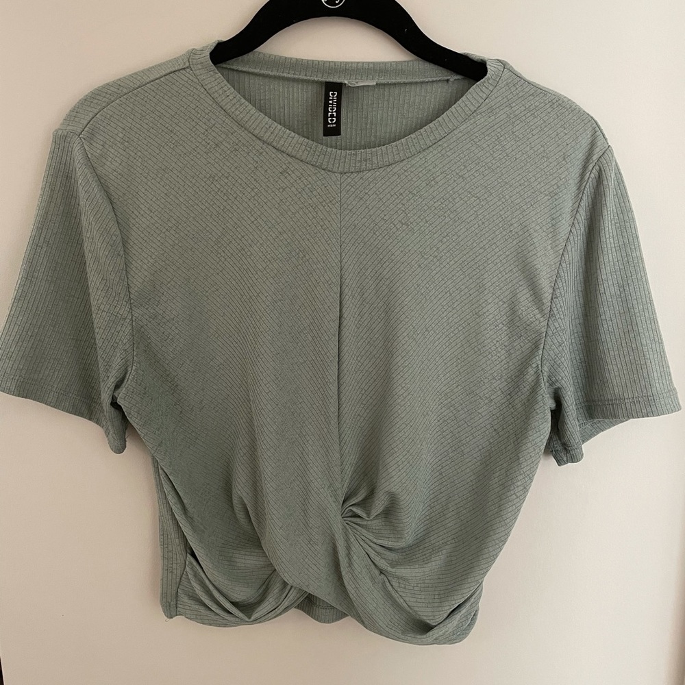 H&M seafoam / mint cropped twisted tee